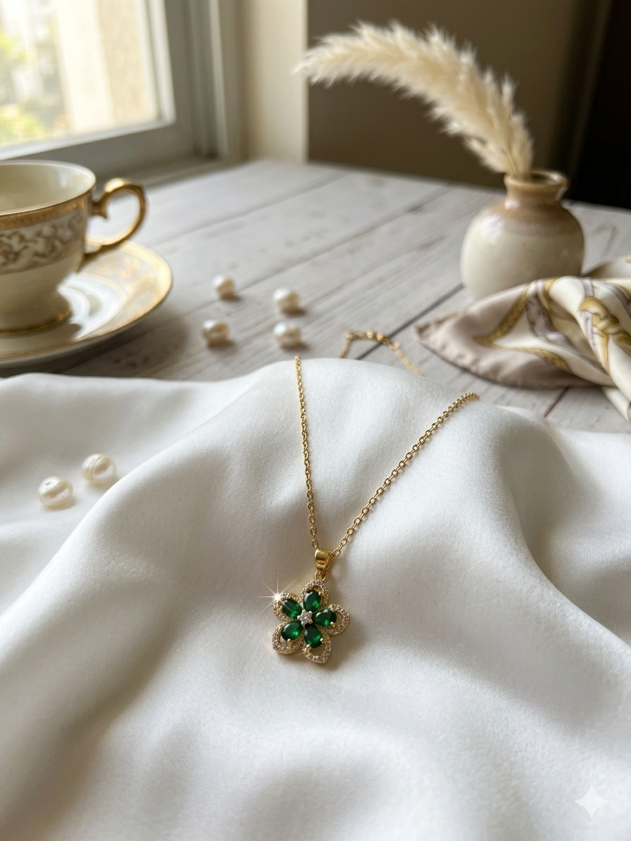 Green Flower Rotatable Neckpiece☘️